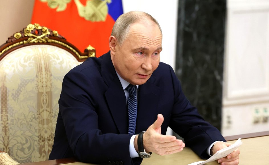 Владимир Путин на заседании