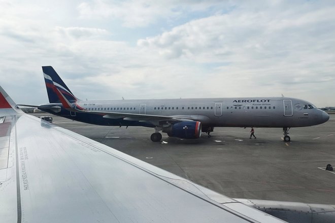Самолет Airbus A321-211 авиакомпании "Аэрофлот" в аэропорту Шереметьево. Самолет Airbus A321-211 авиакомпании "Аэрофлот" в аэропорту Шереметьево.