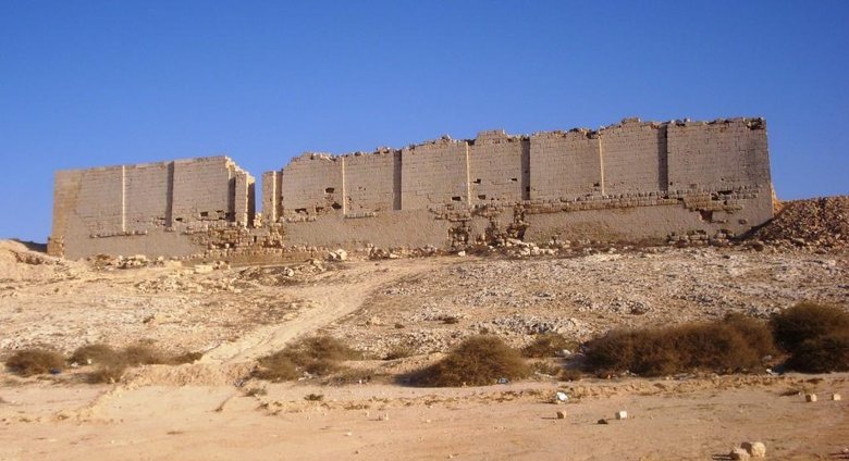 Северный фасад храма Осириса в Тапосирис Магна, к западу от Александрии. Фото: Koantao / wikipedia.org