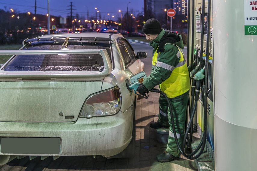 Работа в астане водитель. Убийство на заправке BP В Москве. Убийство на Можайском шоссе на заправке. Машина в Москве без бензина. Заправка BP Пятницкое шоссе.