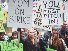 Кадр из Мама объявила забастовку