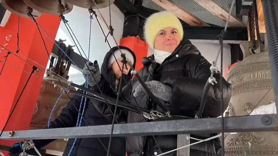 Женщина-звонарь Женщина-звонарь