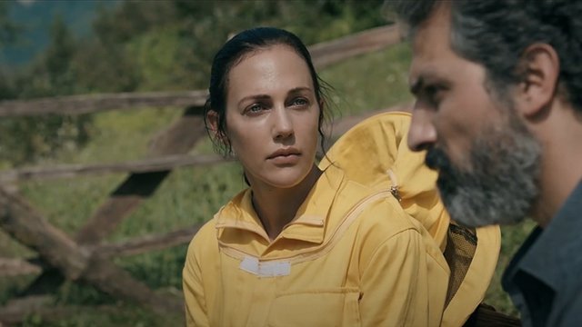 Мерьем Узерли в фильме «Улей»