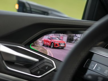 slide image for gallery: 26562 | Audi e-tron