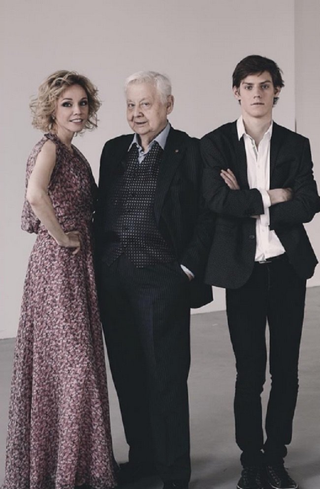 Павел с отцом, Олегом Табаковым, и мамой, Мариной Зудиной