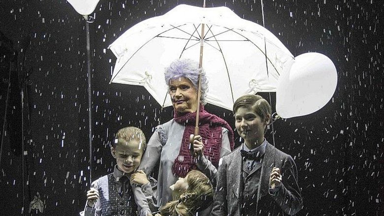 Юлия Борисова в спектакле «Возьмите зонт, мадам Готье!»
