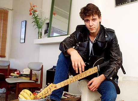 1989 год. Рассел Кроу - "парень с гитарой"