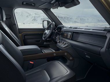 slide image for gallery: 24986 | Land Rover Defender интерьер