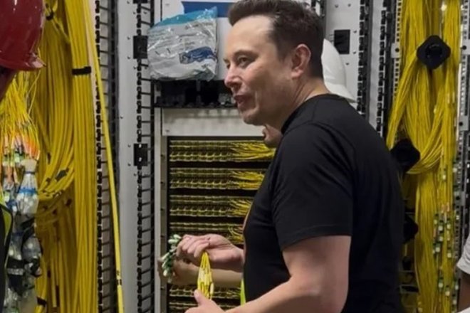 Илон Маск и оптоволокно на «Гигафабрике вычислений»