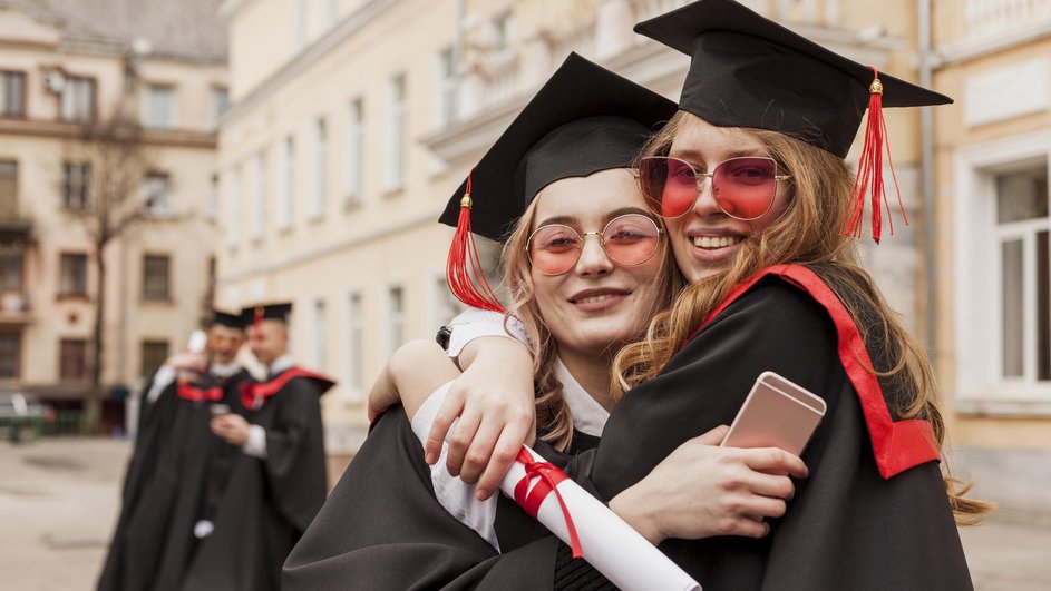 Выпускницы вуза Выпускницы вуза