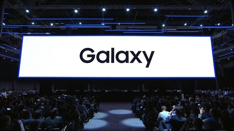 Презентация Samsung на MWC 2018. Фото: YouTube/ Gadgets Quality Pro