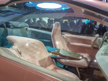 slide image for gallery: 23914 | BMW Vision iNext