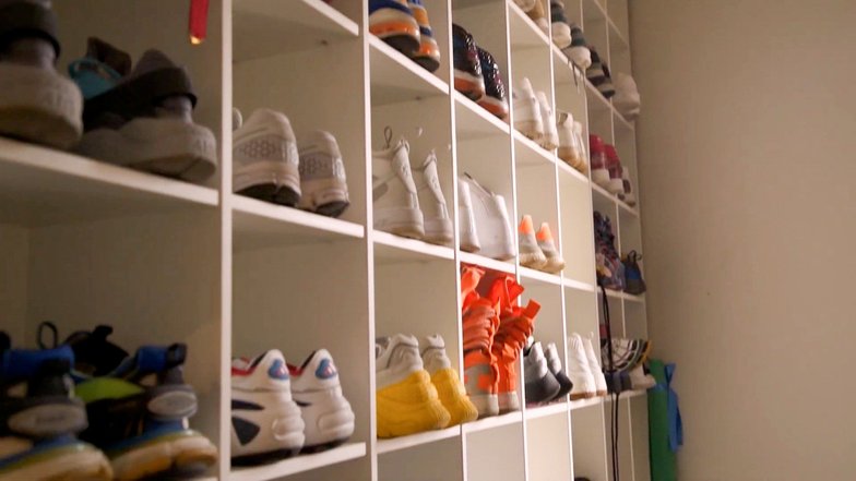 Коллекция обуви Мигеля. Фото: Youtube: PEOPLETALK TV
