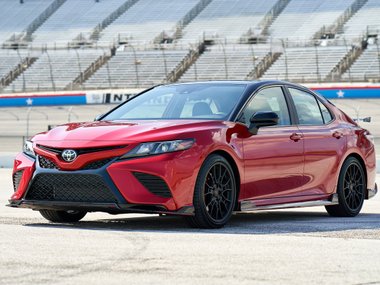 slide image for gallery: 26098 | Toyota Camry TRD