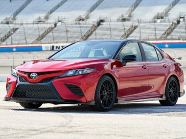 slide image for gallery: 26098 | Toyota Camry TRD