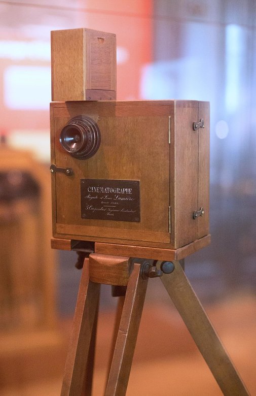 Аппарат «Синематограф» в музее Института Люмьер. Фото: Wikimedia / Victorgrigas / CC BY-SA 4.0