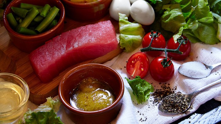 Салат нисуаз со свежим тунцом и горчичной заправкой рецепт – Французская кухня: Салаты. «Еда»