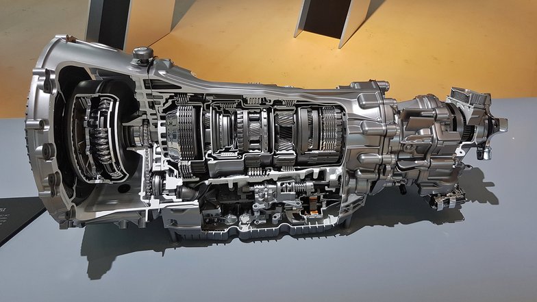 slide image for gallery: 23444 | Тест обновлённого Mercedes-Benz S-класса. Двигатель
