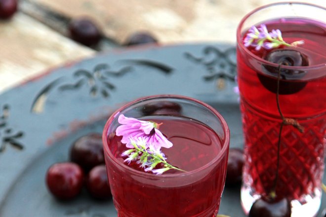 Наливка вишневая, компот вишневый, морс вишневый, сок вишневый