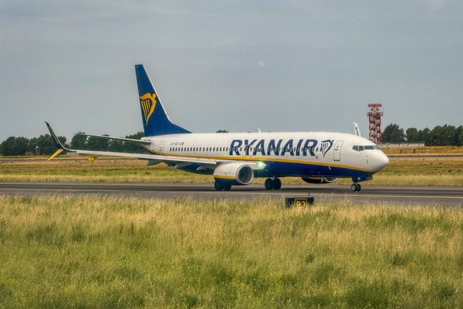 Flughafen Rom-Fiumicino, Italien, Europa, Ryanair, Boeing 737, Flugverkehr, Tourismus, Fluggesellschaft, Sommerreisezeit