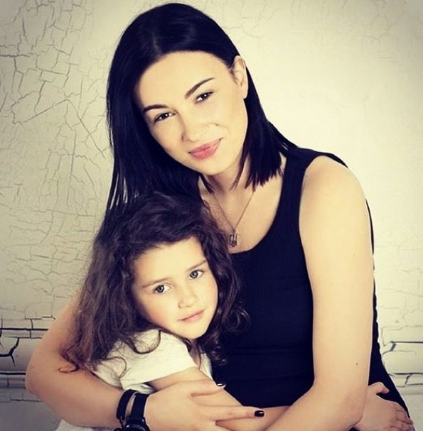 Анастасия Приходько со своей дочерью Наной