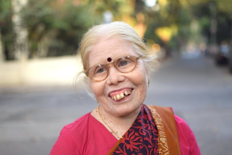 Эта 70-летняя жительница города Мумбаи счастлива, хотя никогда не была замужем. Ее жизненная позиция вдохновила тысячи женщин по всему миру!