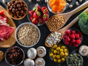 железо красное мясо крупы грибы клубника орехи сухофрукты
