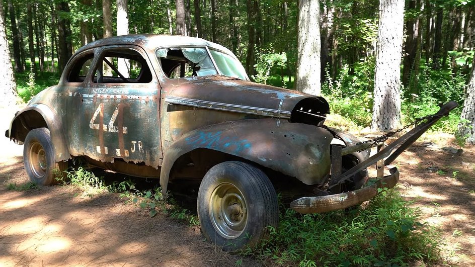 nascar-speedway-abandoned-for-55-years-is-now-a-ghost-track-hidden-in-the-woods_5.jpeg