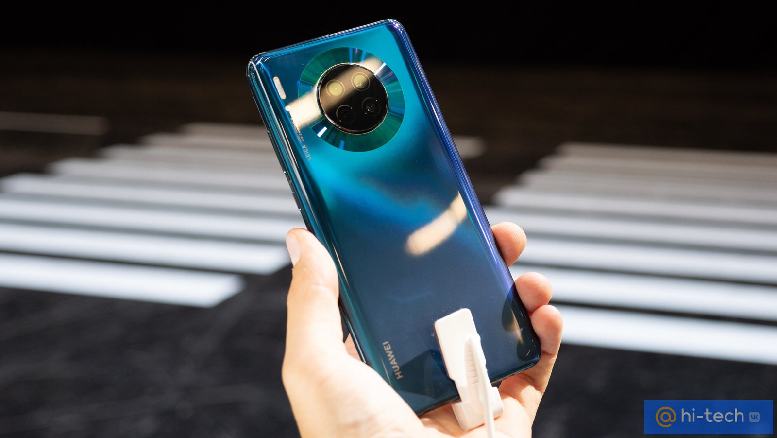 Обзор Huawei Mate 30 Pro: первый смартфон с отдельной видеокамерой и  огромной батареей - Hi-Tech Mail.ru