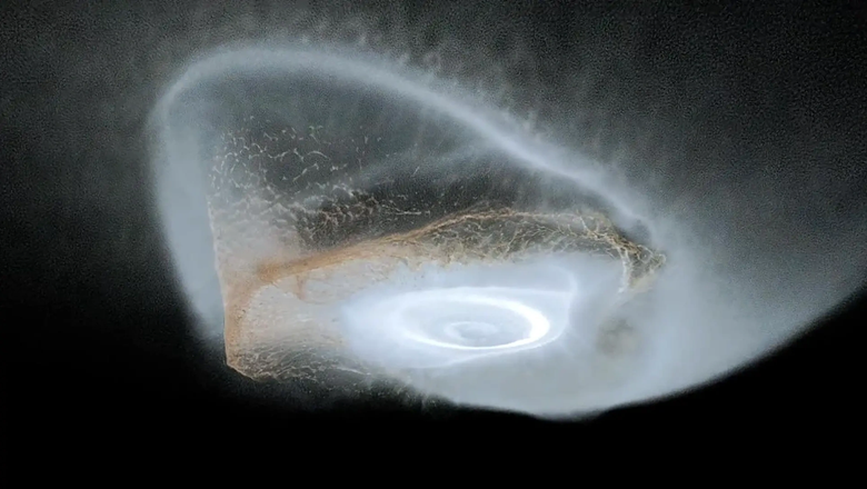 Суперкомпьютерное моделирование предполагает, что кольца Сатурна могли возникнуть в результате массивного столкновения двух ледяных лун в эпоху динозавров. 