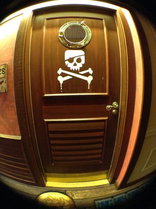 Slide image for gallery: 3927 | В отеле LEGOLAND наш этаж был полностью выполнен в пиратской стилистике
