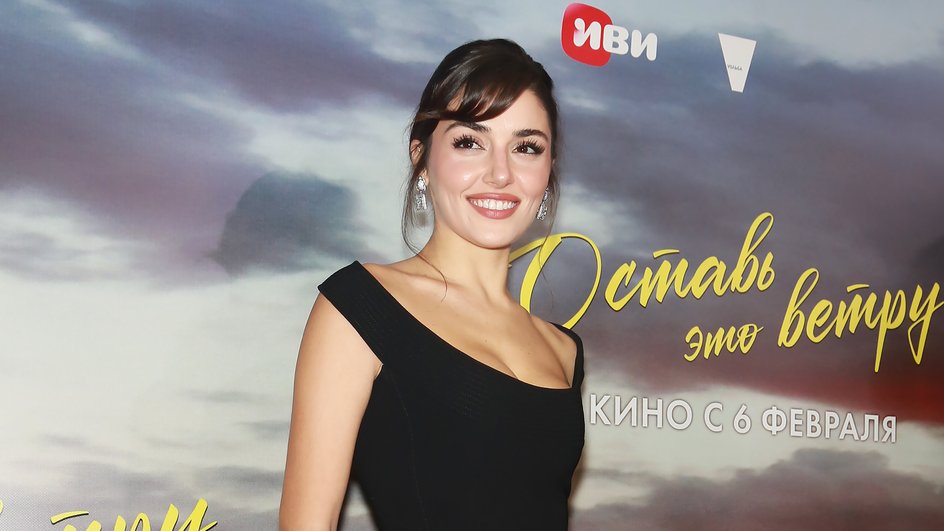 Ханде Эрчел на премьере фильма