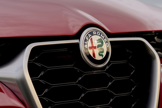 Новый спорткар Alfa Romeo разделит платформу с Dodge Charger Новый спорткар Alfa Romeo разделит платформу с Dodge Charger