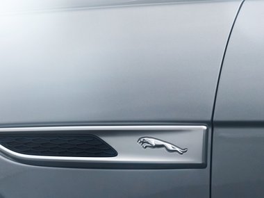 slide image for gallery: 26575 | Jaguar F-Pace