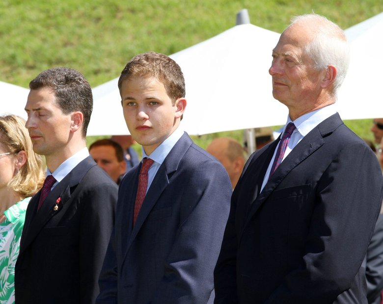 Принц Йозеф Венцель (в центре)