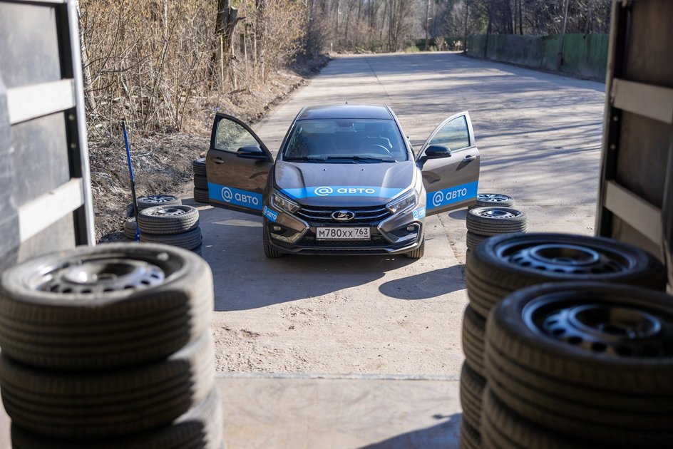 Переобувка Lada Vesta на большом шином тесте 2025 от Авто Mail Переобувка Lada Vesta на большом шином тесте 2025 от Авто Mail