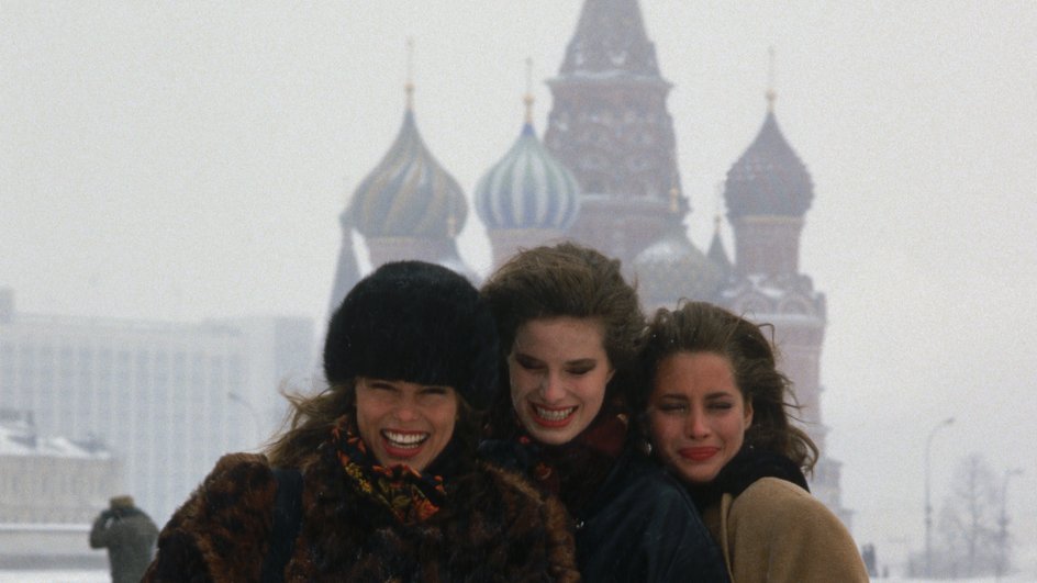 Рене Сименсон, Моника и Кристи Тарлингтон на Красной площади, 1987 год Рене Сименсон, Моника и Кристи Тарлингтон на Красной площади, 1987 год