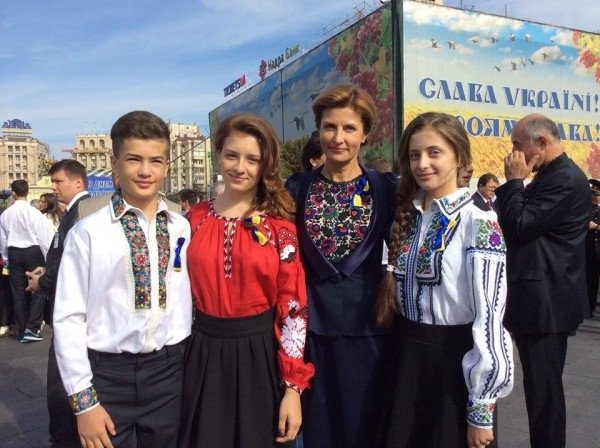 Марина Порошенко с дочерьми Евгенией и Александрой и младшим сыном Михаилом Марина Порошенко с дочерьми Евгенией и Александрой и младшим сыном Михаилом