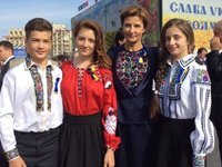 Content image for: 483238 | Марина Порошенко с дочерьми Евгенией и Александрой и младшим сыном Михаилом