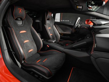 slide image for gallery: 24754 | Lamborghini Huracan Evo