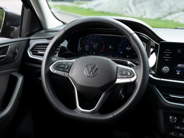 slide image for gallery: 26440 | Volkswagen Polo. Интерьер