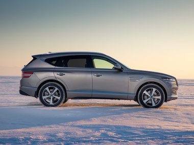 slide image for gallery: 27728 | Genesis GV80 по льду