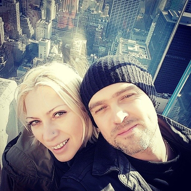Во время долгой прогулки по городу пара решила посмотреть на Нью-Йорк с высоты птичьего полета, поднявшись на верхний этаж Рокфеллеровского центра