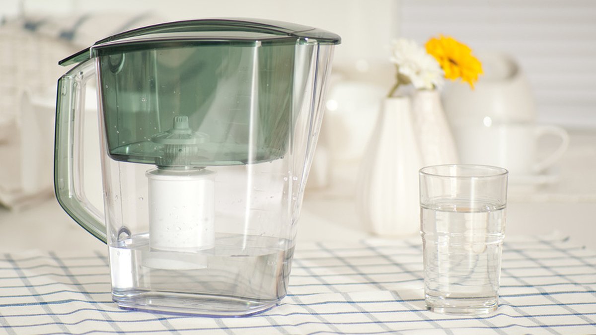 Воду можно кипятить в любой стеклянной посуде. Фильтр для воды в интерьере. Реклама фильтров Кувшинов.
