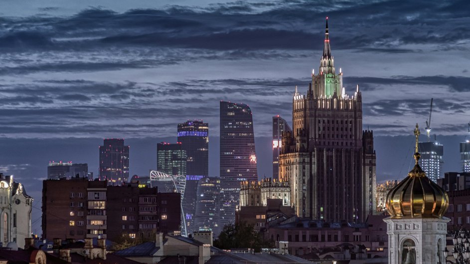 Московский район со сталинской высоткой