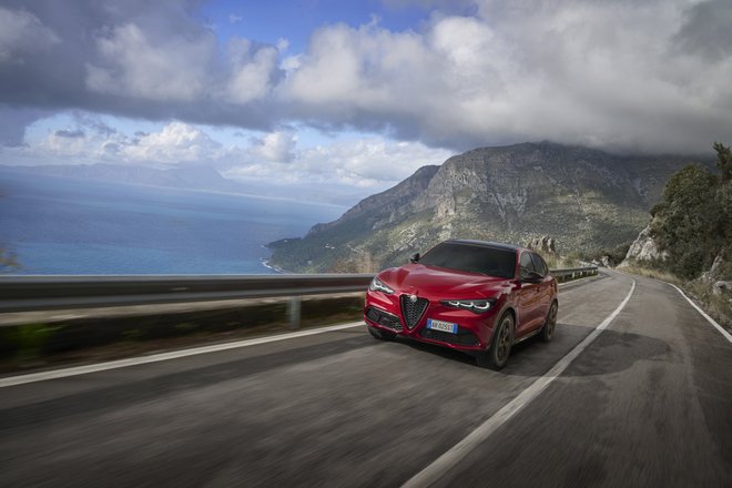Alfa Romeo Stelvio Intensa (949) '2025 Alfa Romeo Stelvio Intensa (949) '2025