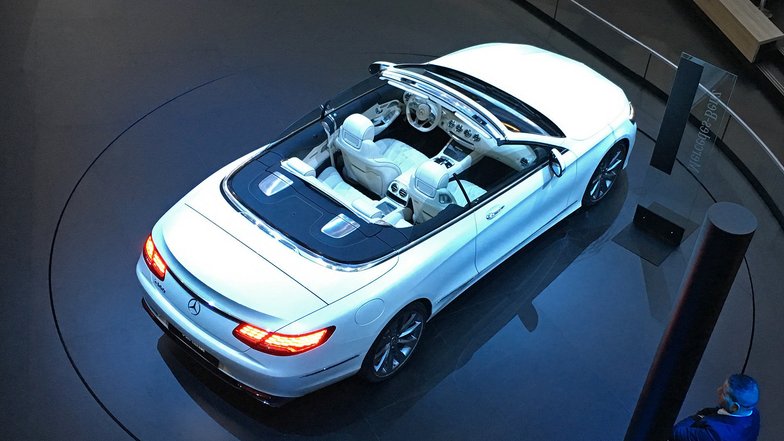 slide image for gallery: 23470 | Mercedes-Benz S-class