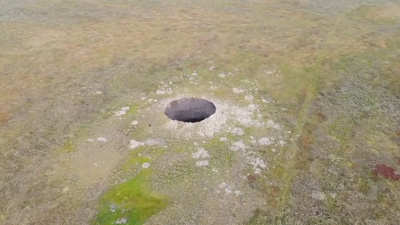 В Сибири нашли восемь гигантских кратеров глубиной 50 метров.