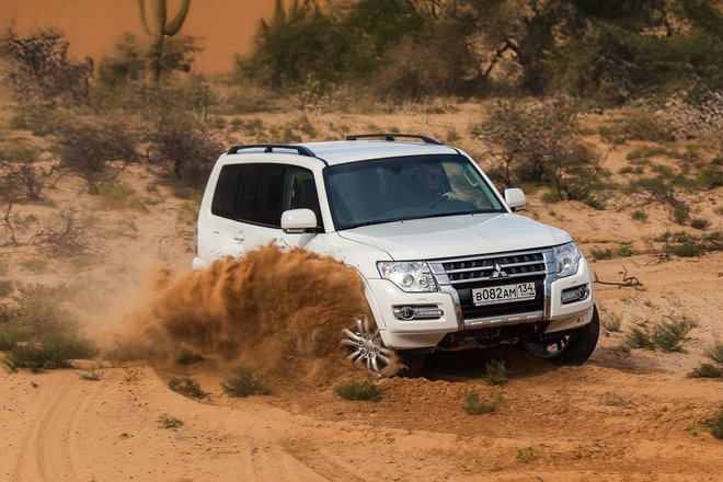 Mitsubishi Pajero 4 поколения Mitsubishi Pajero 4 поколения