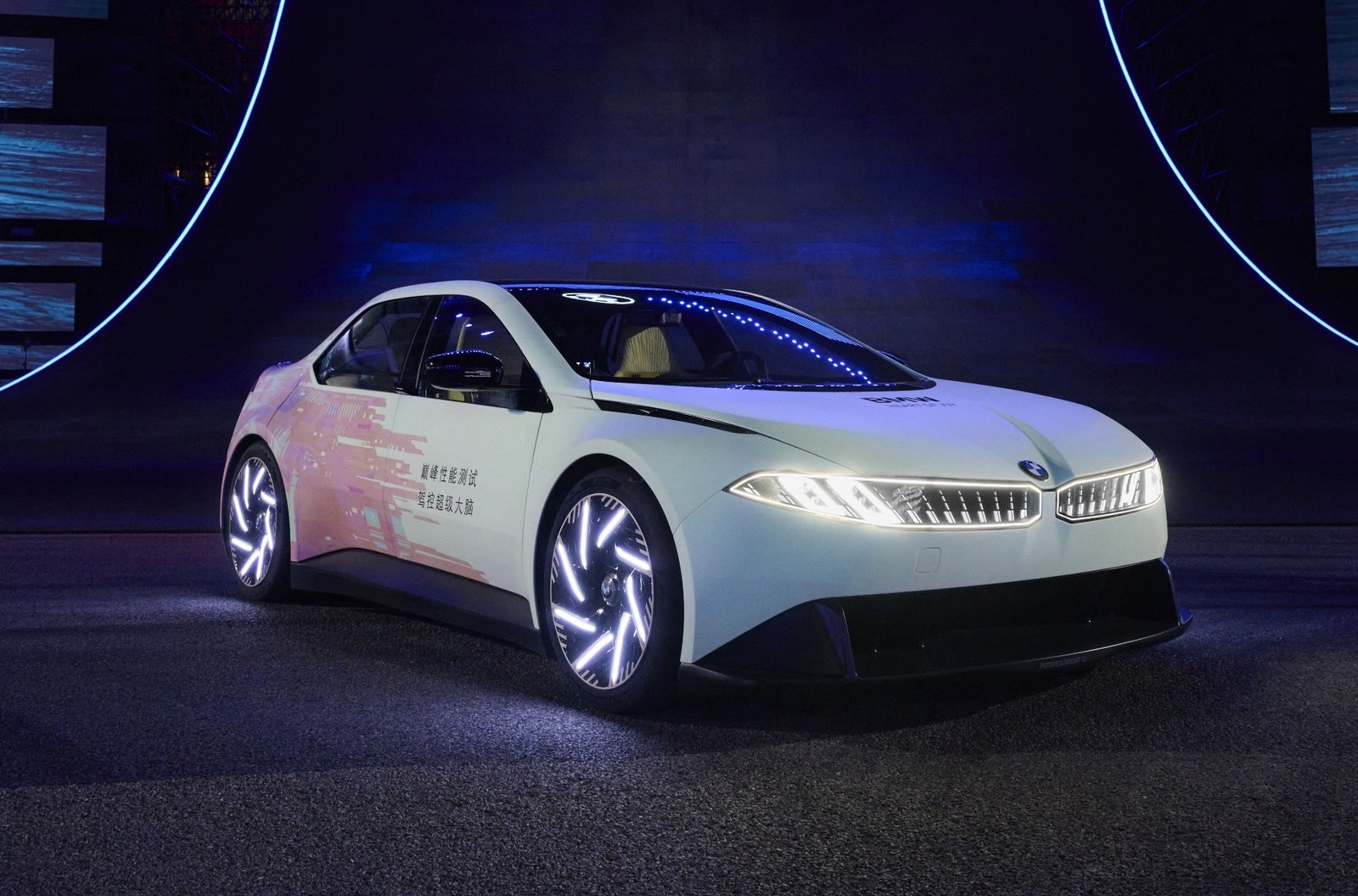Такими будут новые BMW: в Китае вживую дебютировал концепт VDX Такими будут новые BMW: в Китае вживую дебютировал концепт VDX